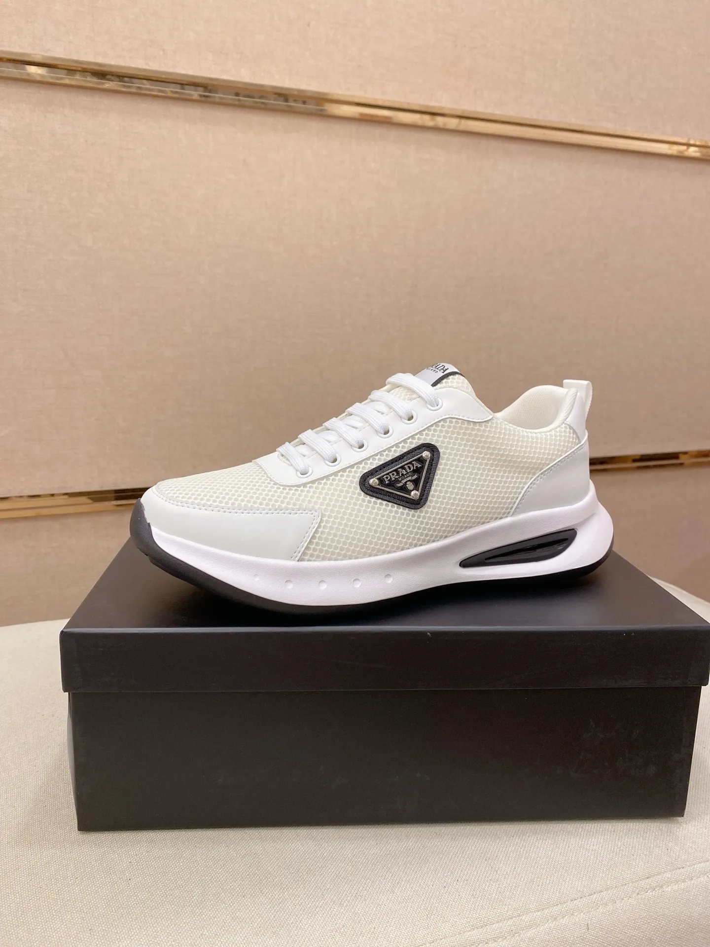 Men's men's shoes💰: 440💰[Prada～Prada] Trendy new styles are on the market. Same style as the official website. Counter quality. Original version. [Strong] [Strong] Imported selected first-layer cowhide. Comfortable and breathable sheepskin lining, fine workmanship, upper layer made of 100% pure cowhide, original last shape, comfortable on the feet, shoe sizes 38 to 44